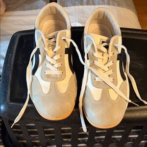Deflorance 10.5 cream with black detailing sneakers